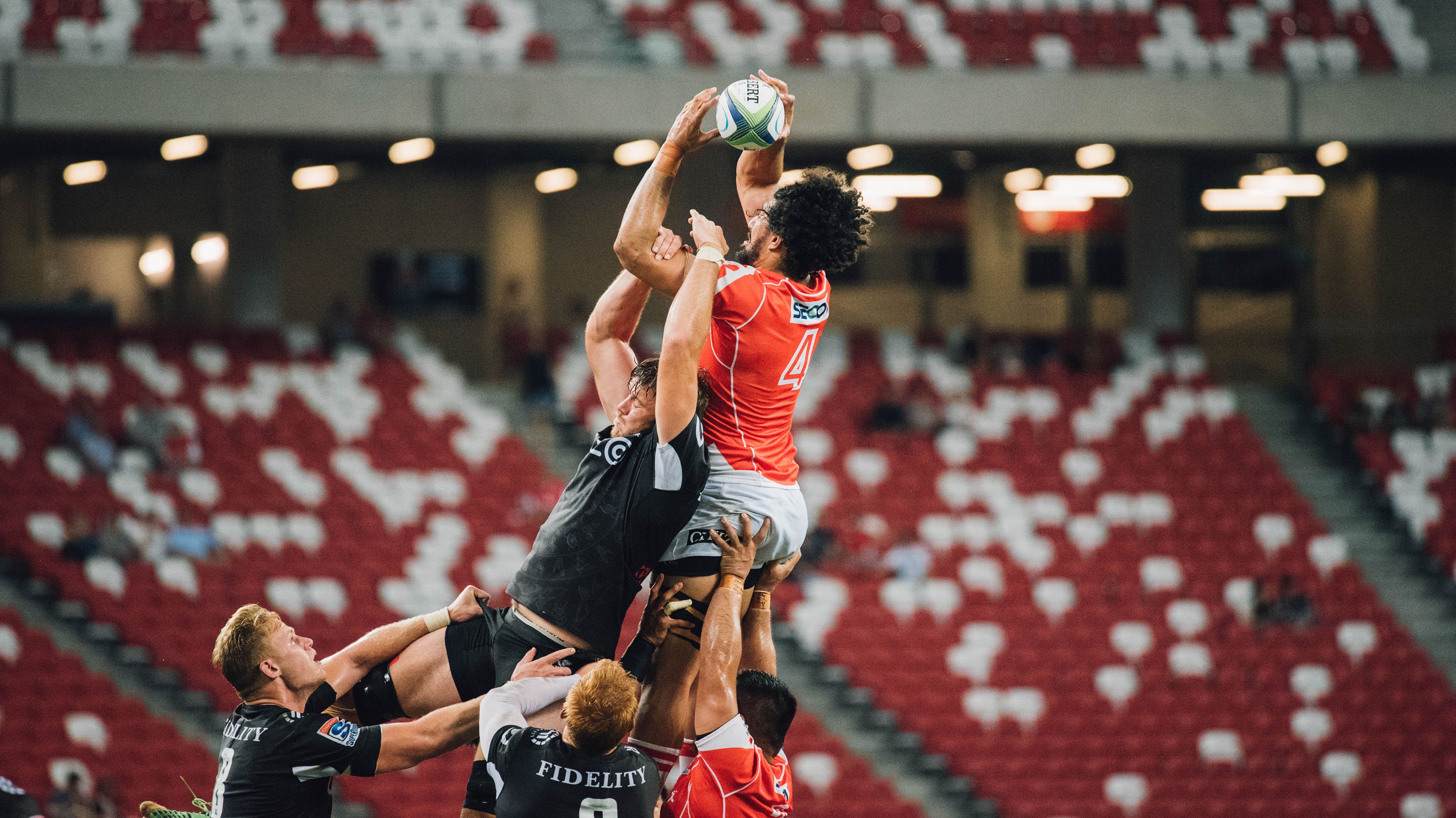 激烈对抗中诞生新纪录，激烈的对抗赛作文