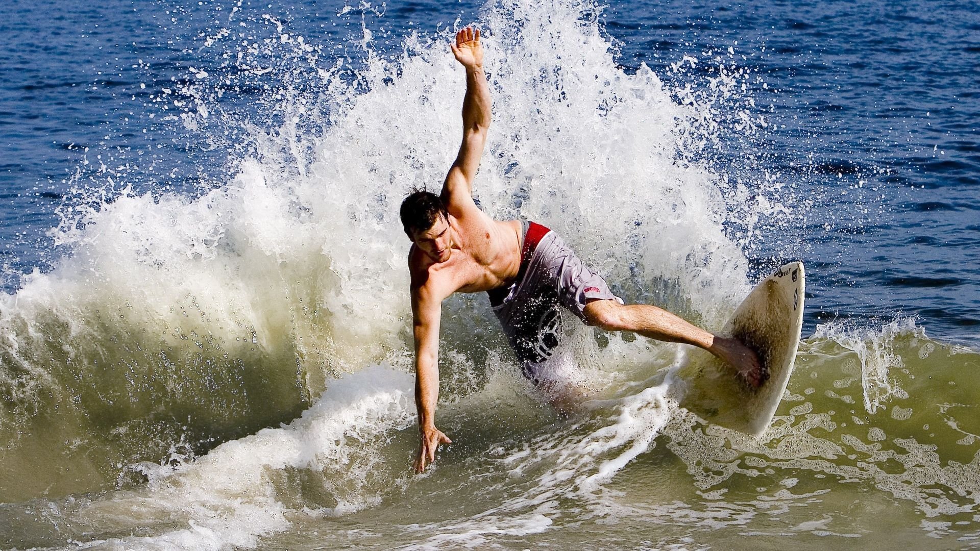 《PUBGMobile》“极限争锋”全球总决赛，操作战术两手抓！